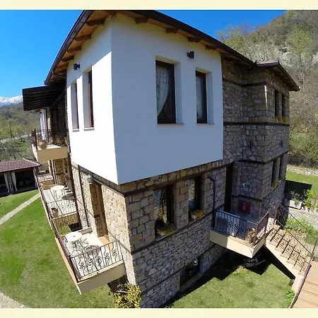 Archontiko Emmanouilidi Aparthotel Loutraki (Pella)